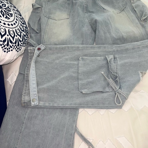 Stylish Light Blue Cargo Jeans for Women - Picture 12 of 12